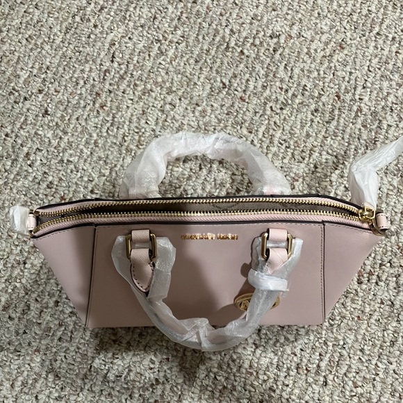 MICHAEL KORS CIARA 35S8GC6M2L MEDIUM MESSENGER LEATHER BAG IN POWDER BLU… - Picture 7 of 16